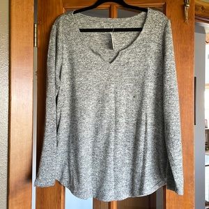 Woman’s Maurice’s Top